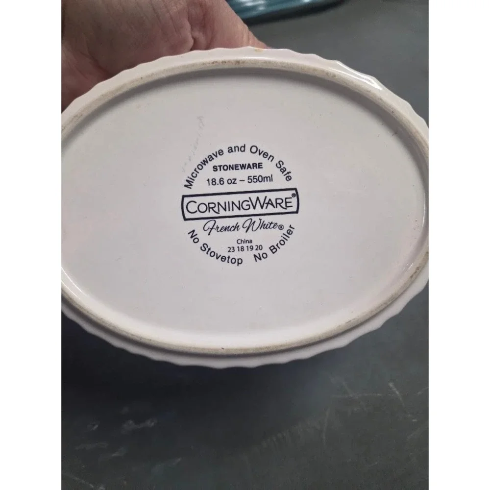 CorningWare French White Stoneware Oval Casserole Dish 18.6 oz 550ml Oven Safe